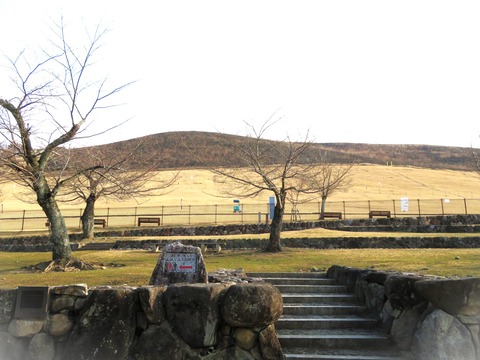 23綺麗に焼けた若草山