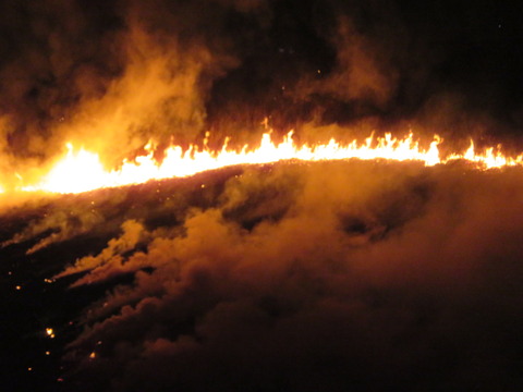 21溶岩が吹き出ているような