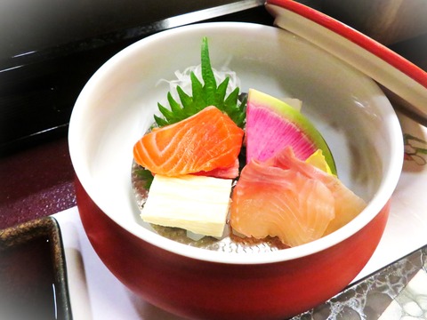 ⓪お造り・右の茜鱒と左の五月鱒